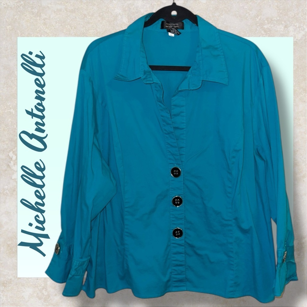 🌺MICHELLE ANTONELLI TEAL V NECK BLACK BUTTONS BLOUSE